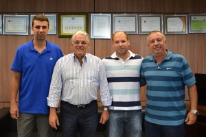 Prefeito Antonio Tuíze e secretário municipal de Esportes, Carlinhos Bertagnolli, com representantes da CBDV (Confederação Brasileira de Desportos de Deficientes Visuais)