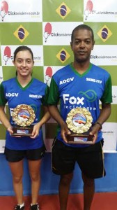 Natália Munhoz e o técnico Evaldo Moraes, campeões do Torneio Início. 