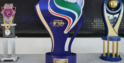 (da esquerda para a direta) Troféu de Vice-campeã da Copa Record 2015, Campeã da Copa TV TEM 2015 e Campeã da Copa TV TEM 2013.