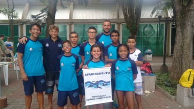FOTO: Equipe ituana de natação que competiu em Limeira