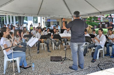 Banda Lira ReinVento durante apresentação realizado na Praça Padre Miguel (Matriz).